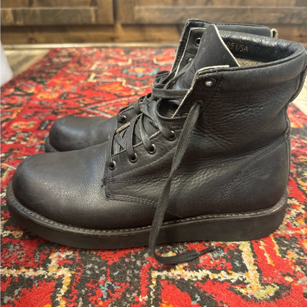 Broken Homme James boots. Men’s size 9.5